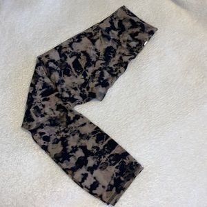 Lululemon wunder train size 6. Hemmed to 24”